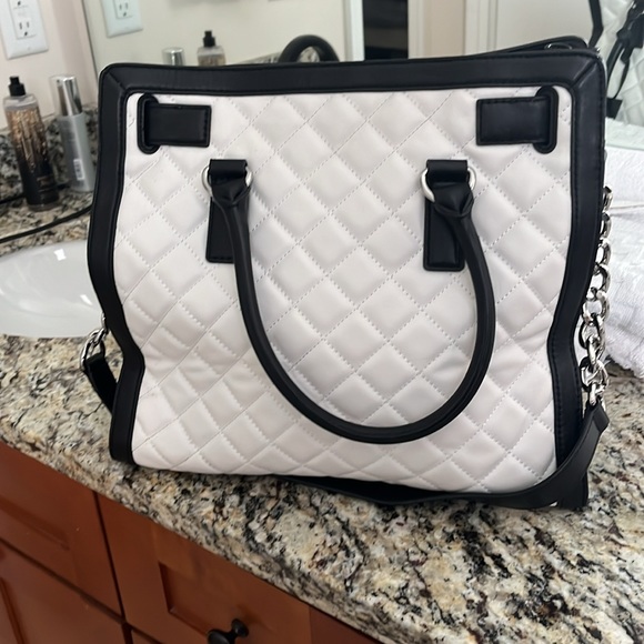 Michael Kors Hamilton Purse with Lock N Key. - Picture 4 of 7